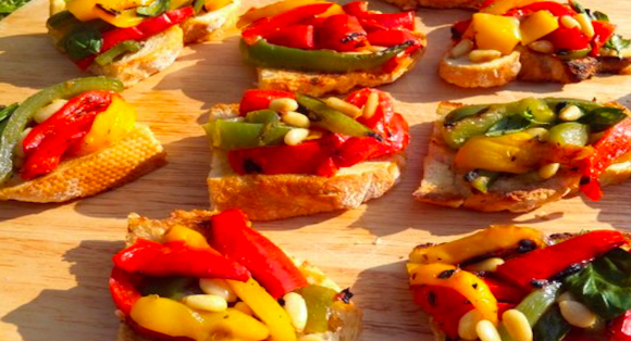 Bruschetta con peperoni e pinoli