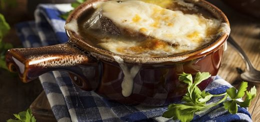 zuppa-di-cipolle-con-emmentaler-dop